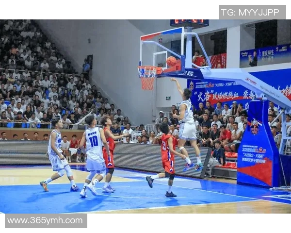 篮球与足球的精彩瞬间图片分享，感受运动的激情与魅力