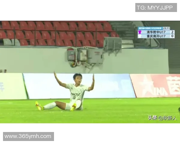 足球奖项的荣耀与梦想揭示了运动员的奋斗与成就之路